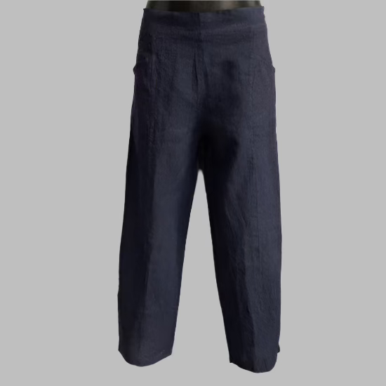 We love wearing these navy linen pants, they look fabulous with white or beige tops.
