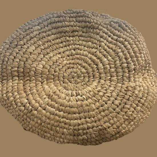 The base of the bag is rounded so to give great volumne, so it stands up for easy access.