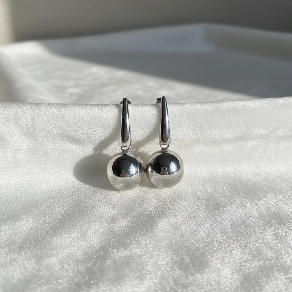 Exclamation Earrings are the most stunning Stud Earrings. 
Made from 925 Silver to last a lifetime.