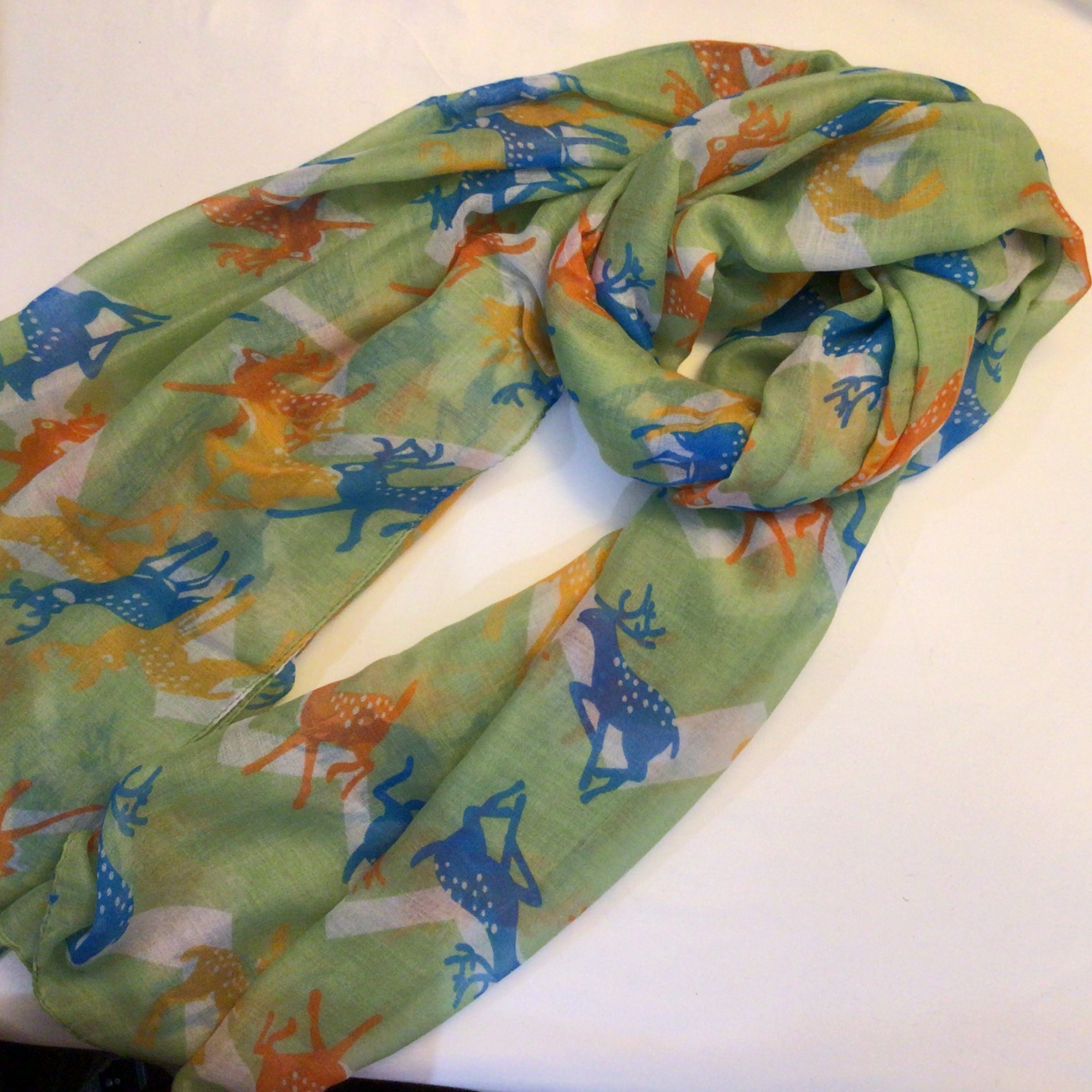 Scarf Deers on the run LIme